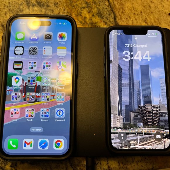 QI DUAL WIRELESS CHARGING PAD - PHONES, AIR PODS - Picture 6 of 7